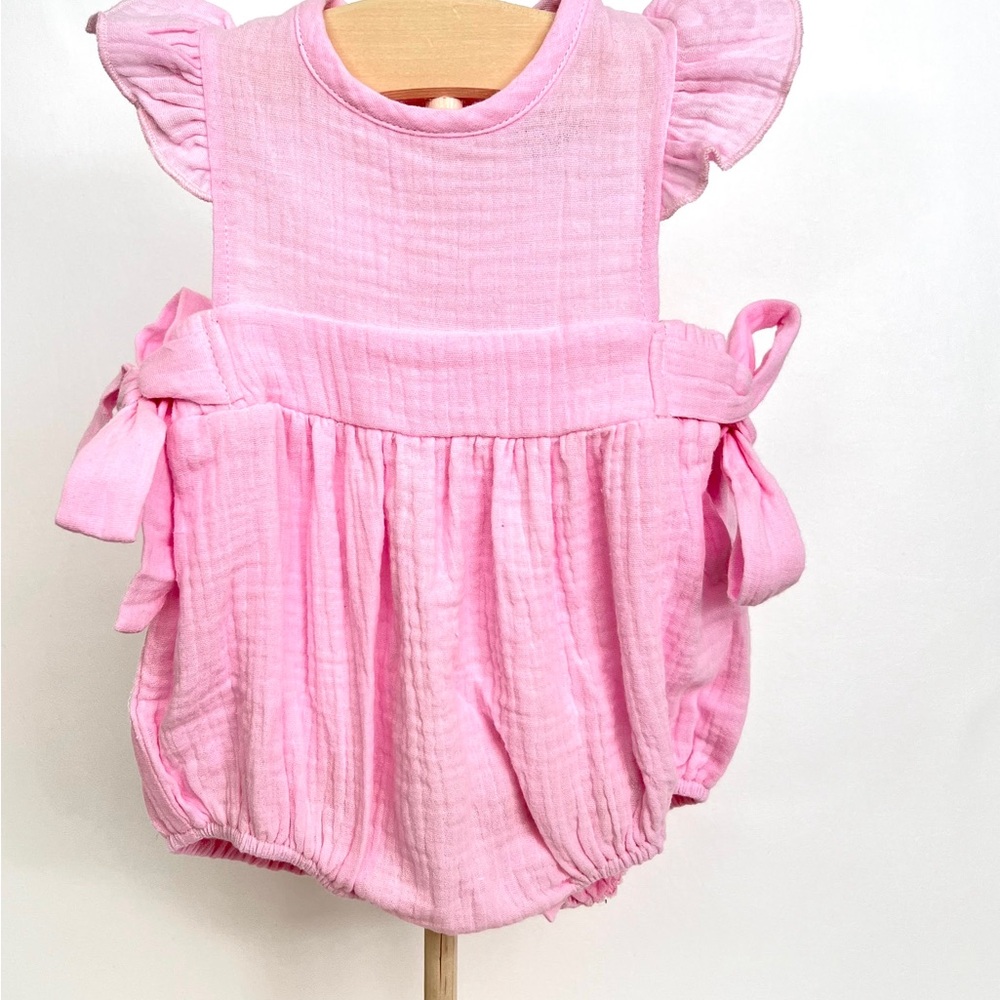NWOT Sweet Pink Muslin Bubble Romper with Ruffle Sleeves and Side Bows